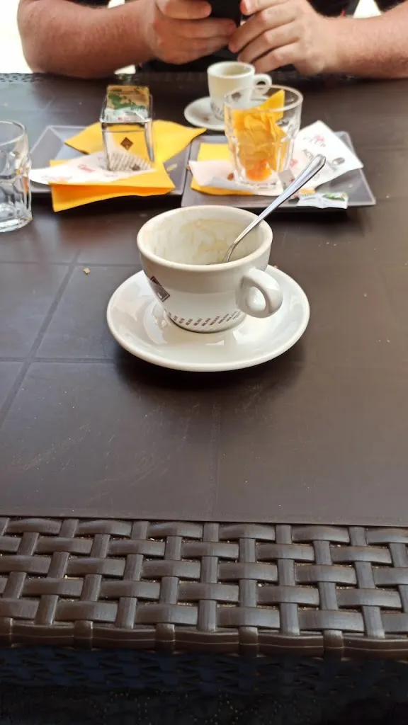 zdenka jantošovičová_Caffè Art_Oschiri_recensione