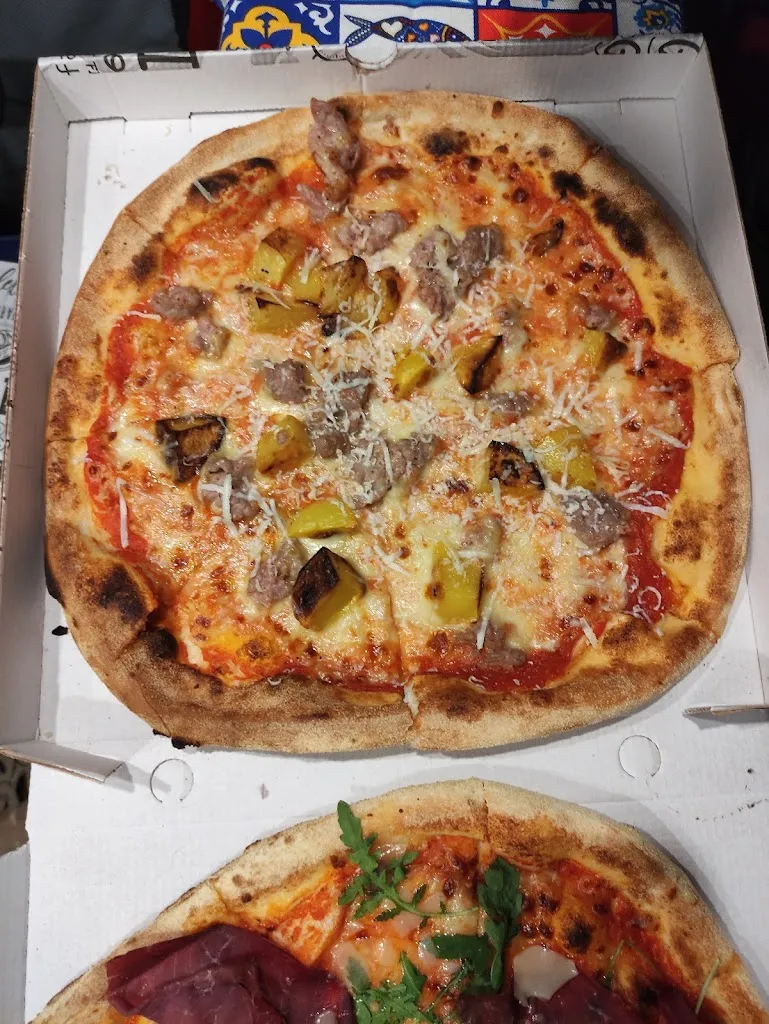 Ariadna Vall_Pizzeria fainè Shardana_Osilo_review