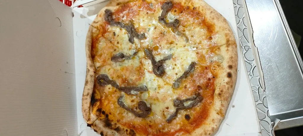 Hadjira Akroum_Pizzeria fainè Shardana_Osilo_review