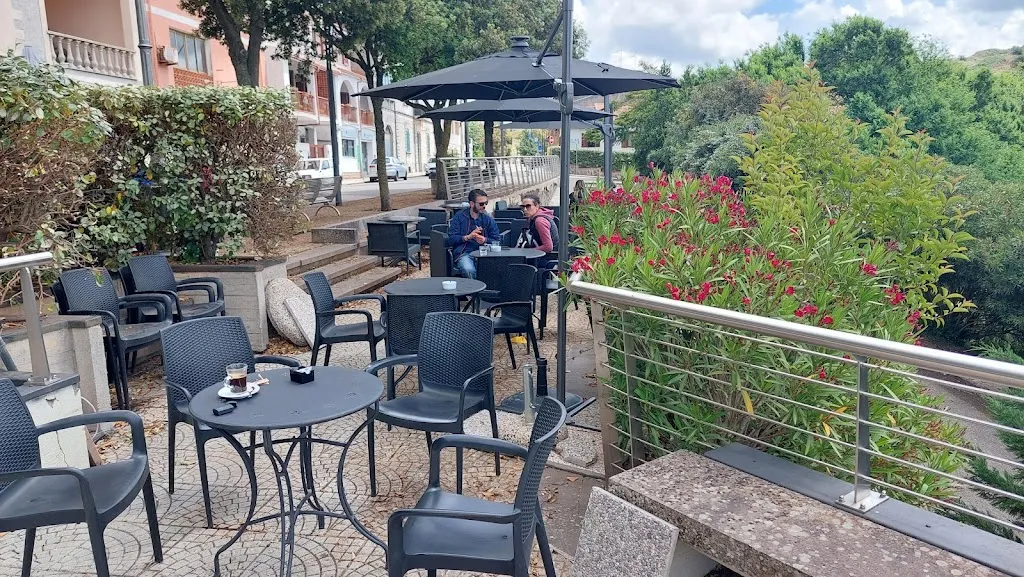 Roger Axon_Snack Bar Km114_Osilo_review