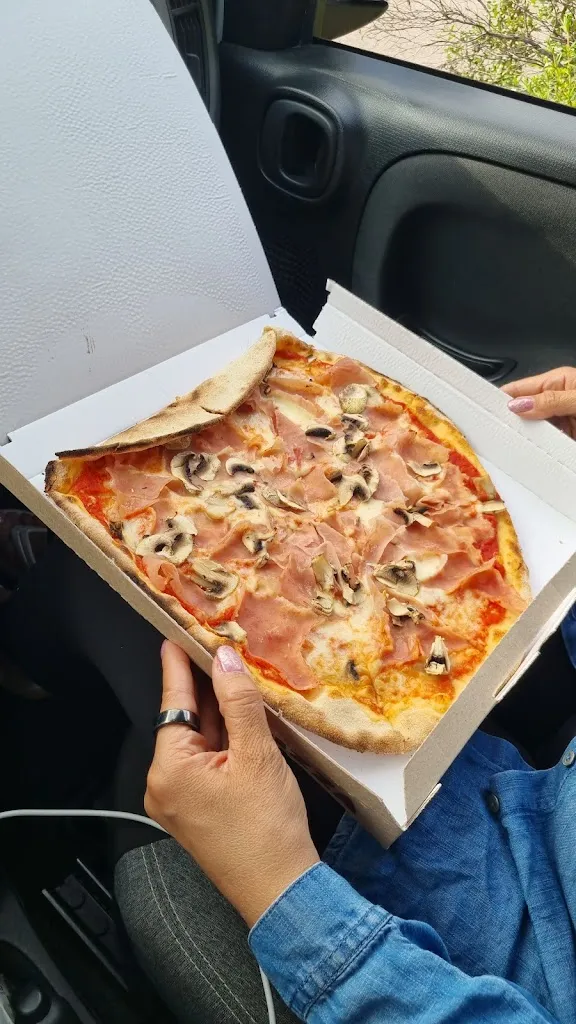 Mathias Hannaske_La Fermata | Pizzeria al Taglio_Padru_review