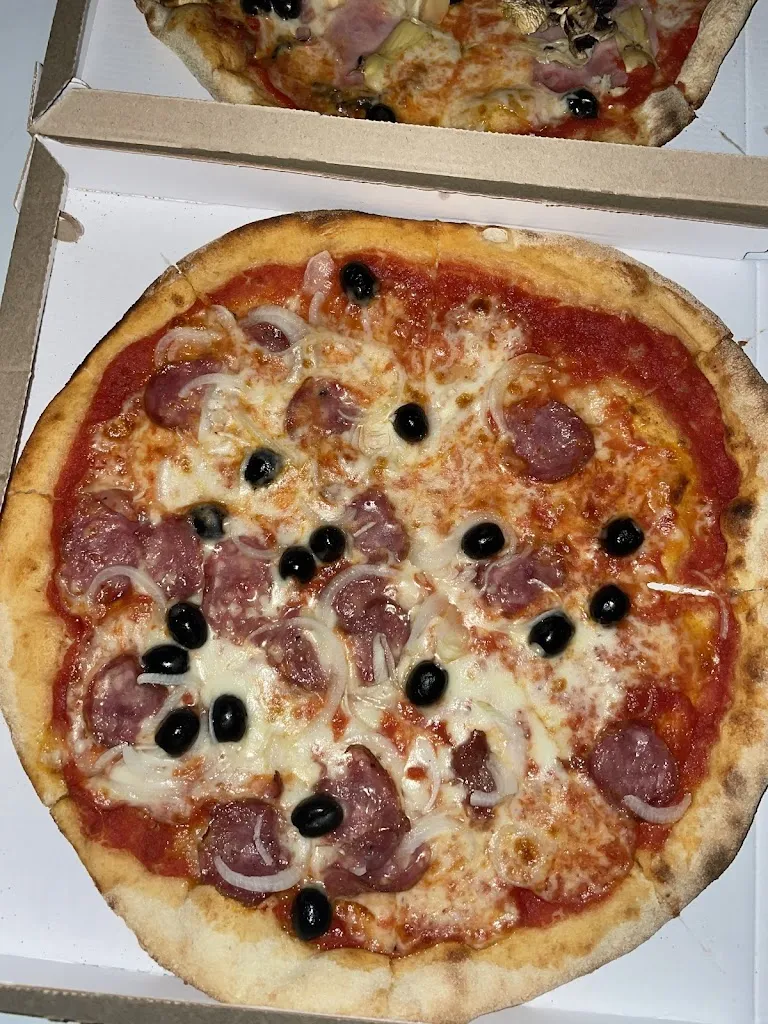 Paula Fernandez Zapata_La Fermata | Pizzeria al Taglio_Padru_review