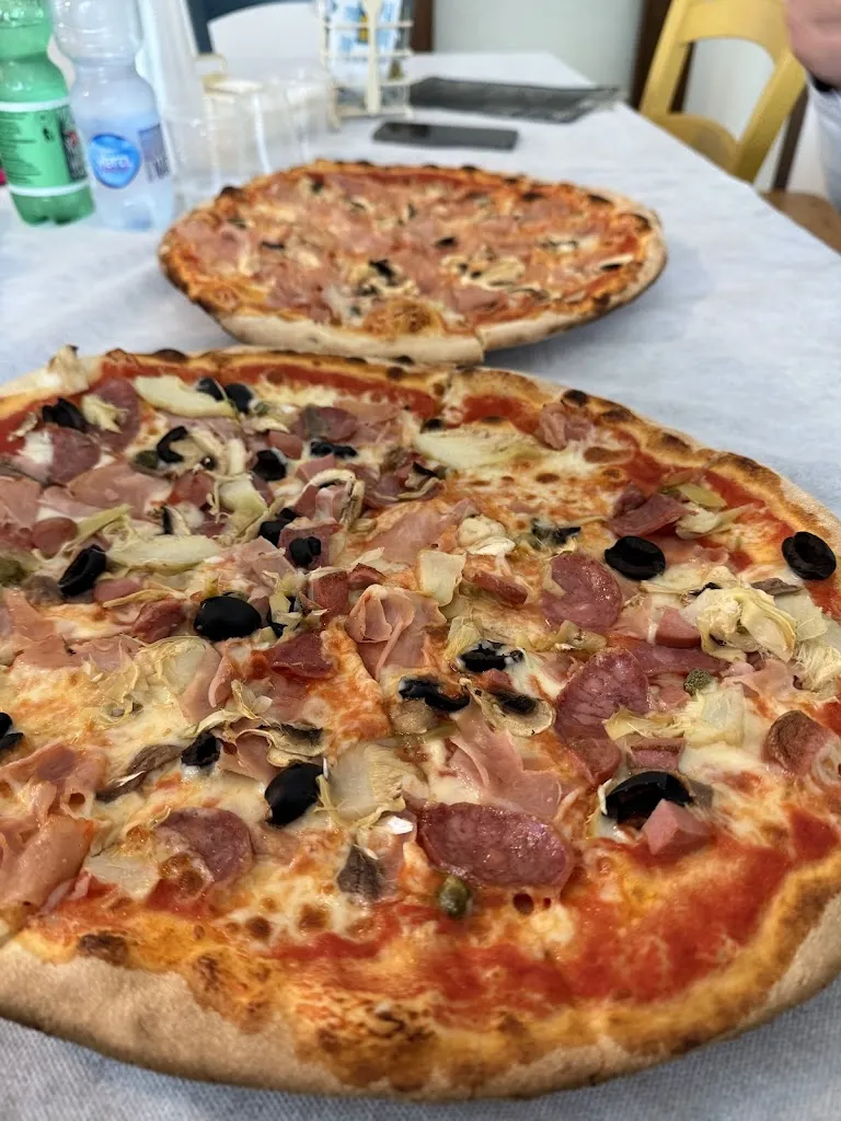 La Fermata | Pizzeria al Taglio restaurant in Padru