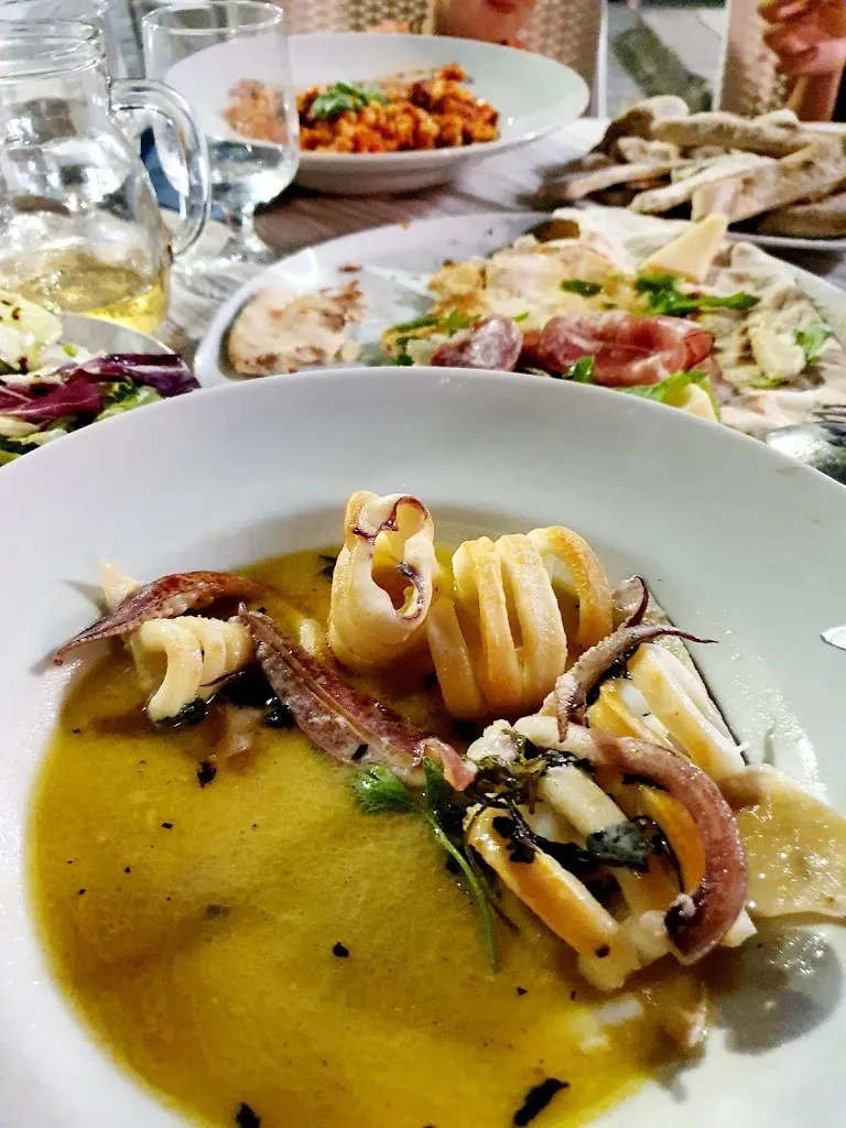 Alžběta Macků Nedevová_Su'Eranu_Perfugas_recensione