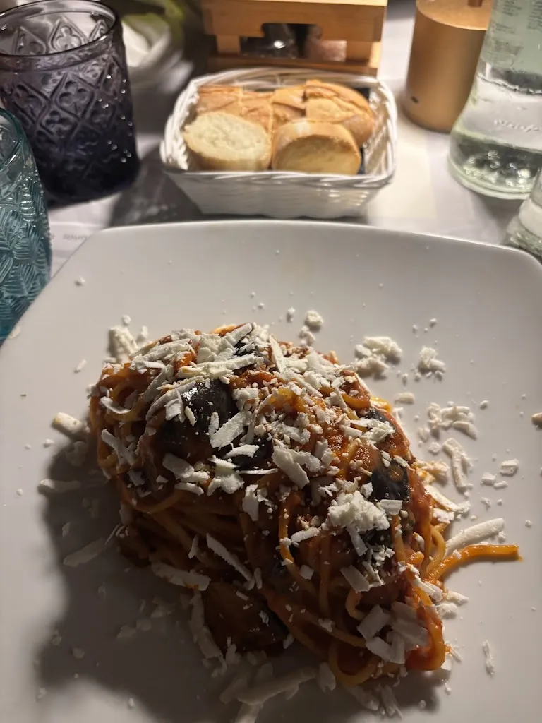 Denitsa Velkova_Elit Promenade Cafè_Porto Cervo_review