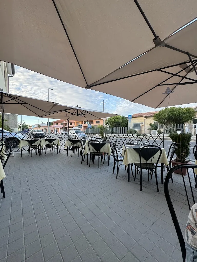 Pizzeria La Ginestra restaurant in Riola Sardo