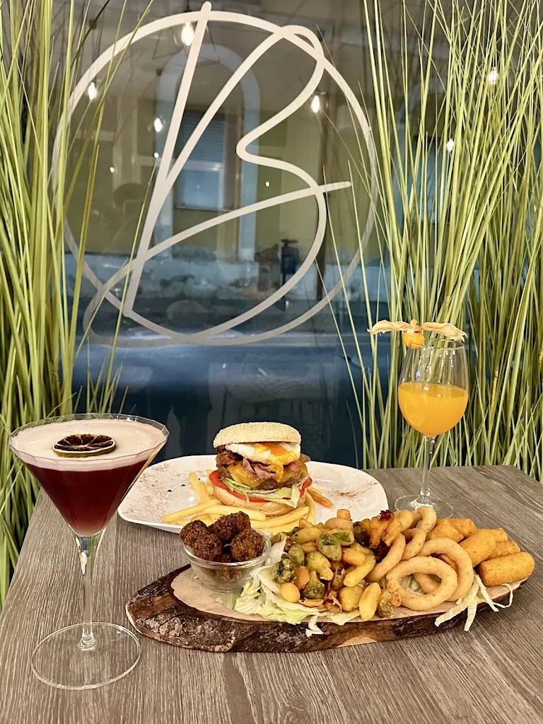 Bellika's Lounge Bar_Quartucciu_slider_image_2