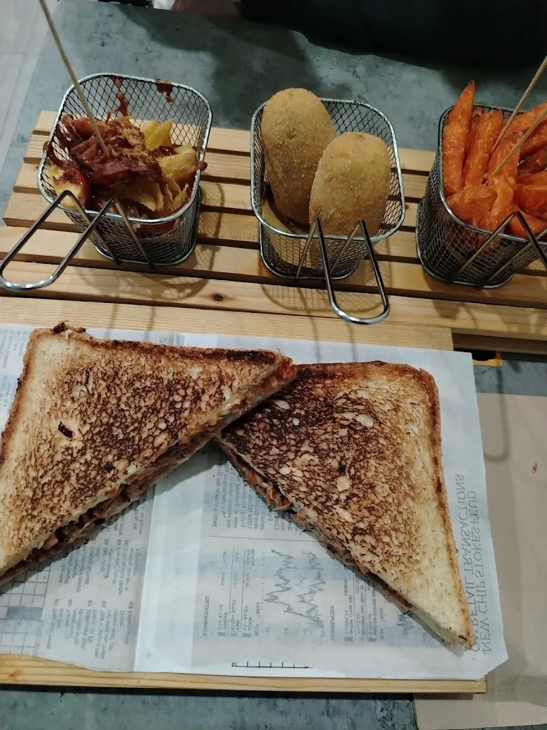 Elisa Piludu_Tipi Toasti | Toast Quartu_Quartucciu_reseña