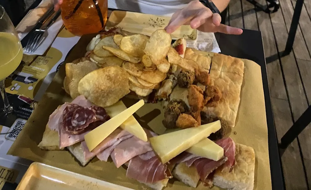 Anna Frank_Locanda Caddeo Quartu_Quartu Sant'Elena_review