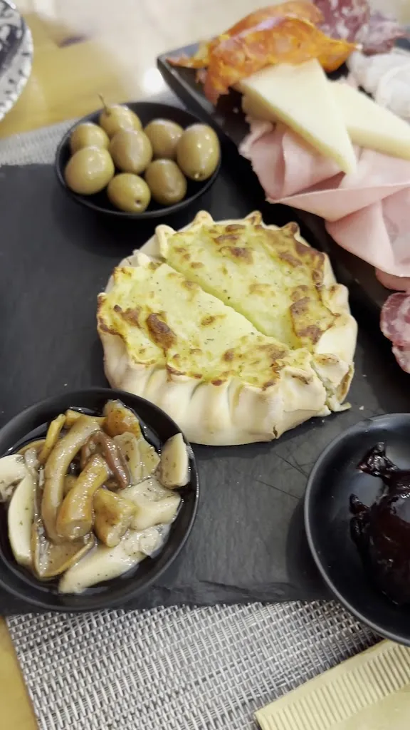 Enoteca Wineria Sant'Elena_Quartu Sant'Elena_slider_image_2