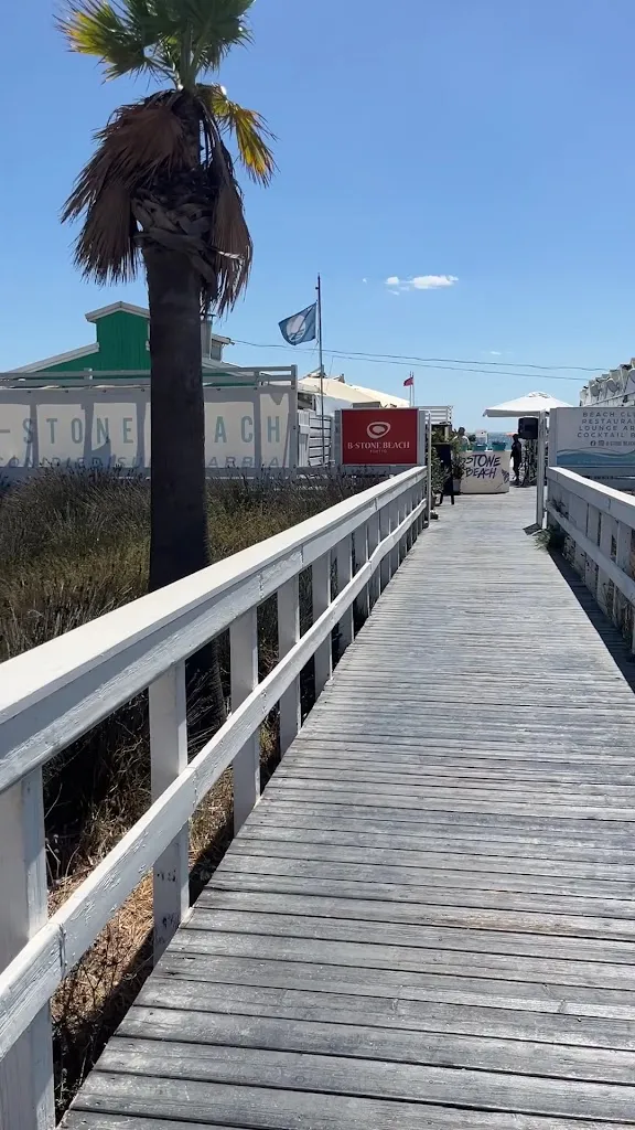 Travelling Doc_B-Stone Beach_Quartu Sant'Elena_review