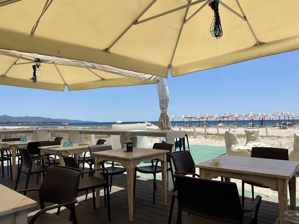 B-Stone Beach restaurant in Quartu Sant'Elena