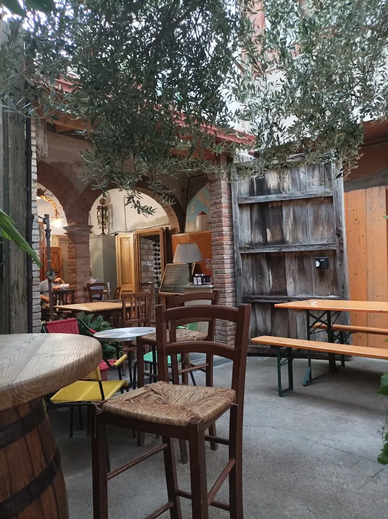 Vineria Mangiantini restaurant in Samassi