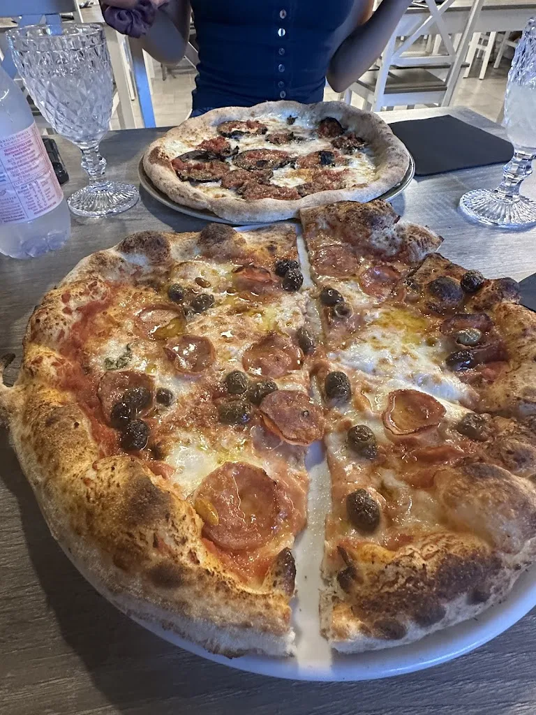 Isabella Thompson_Pizzeria La Roccia Porto Torres_Porto Torres_review