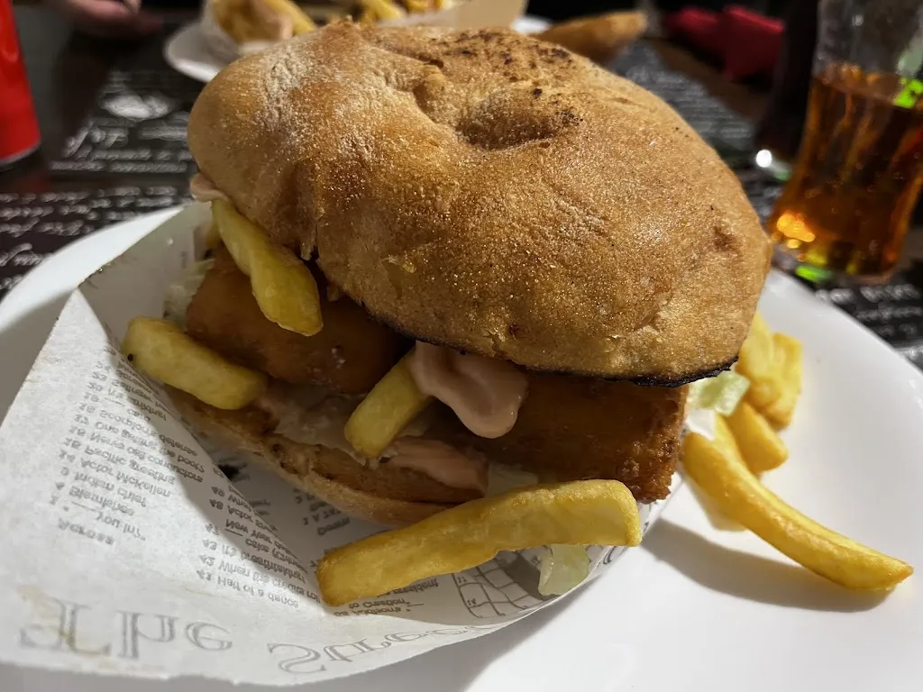 Susanna Bloderer_Lion Pub_Porto Torres_avis