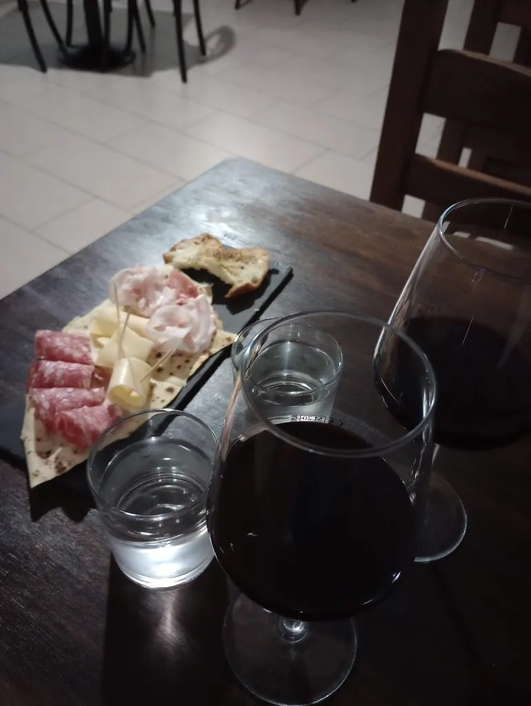 Victoria Antle_Lion Pub_Porto Torres_avis