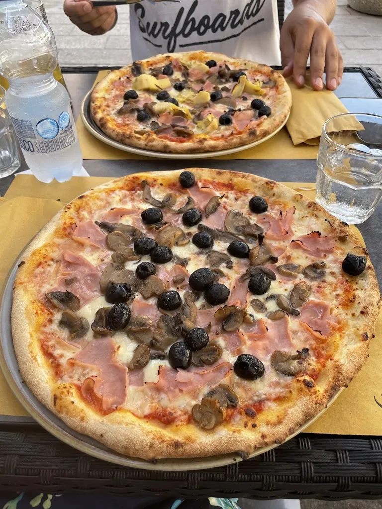 Lucie Kohoutková_FUORI ORARIO BAR PIZZERIA_Porto Torres_review