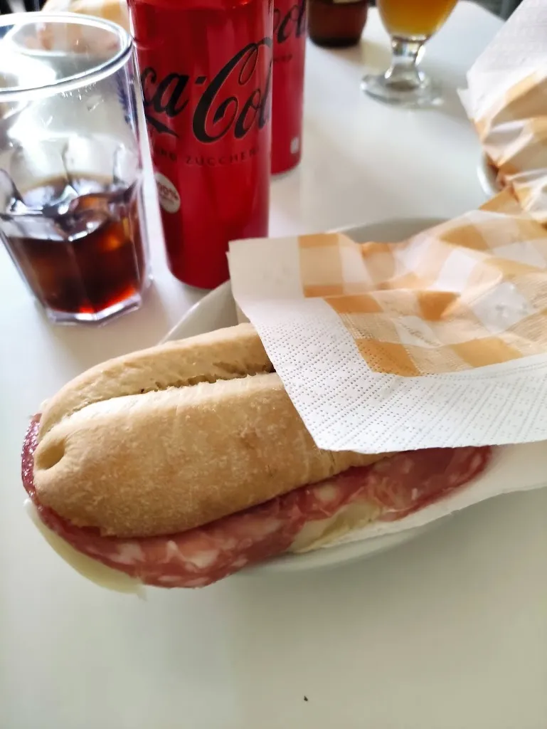 teseo en el laberinto_Bar Paninoteca Le Vele_Sant'Antonio di Gallura_review