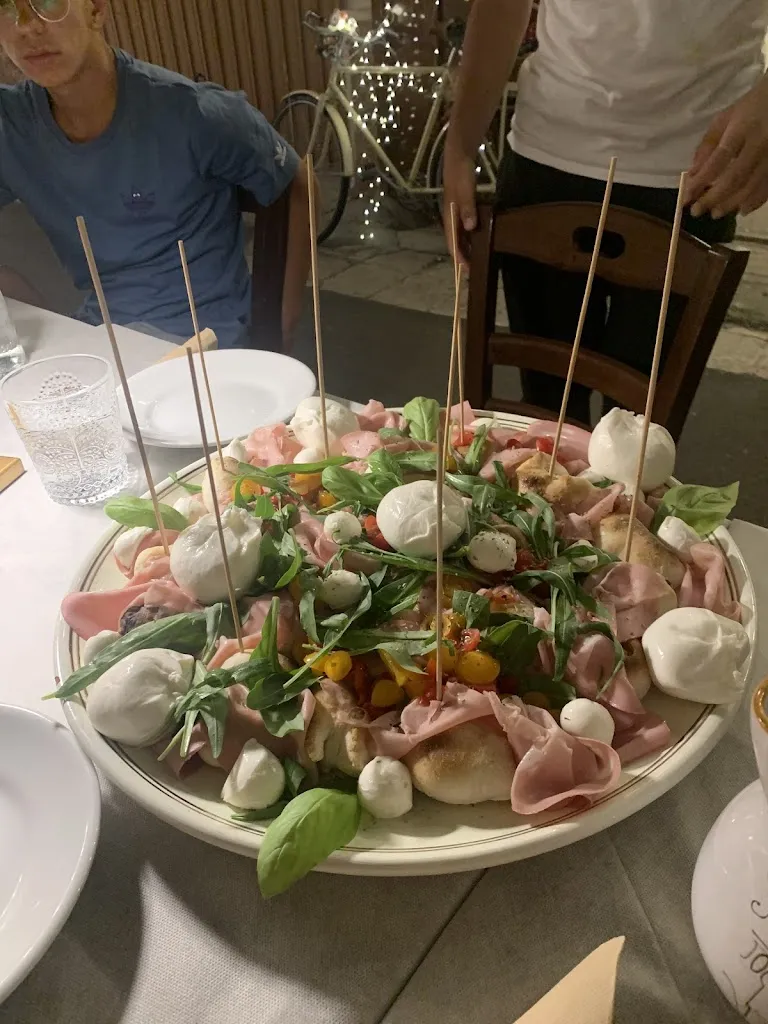 Julianna Engbersen_Pizzeria La Giara_Ginosa_review