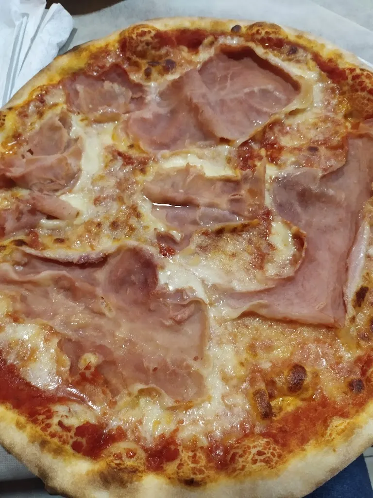 adam witeszczak_Ristorante Pizzeria City_Sant'Anna Arresi_review