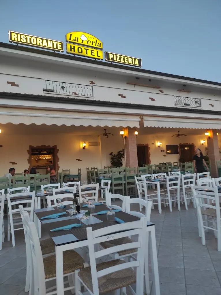 " La Perla " Ristorante - Pizzeria - Hotel restaurant in Sant'Anna Arresi