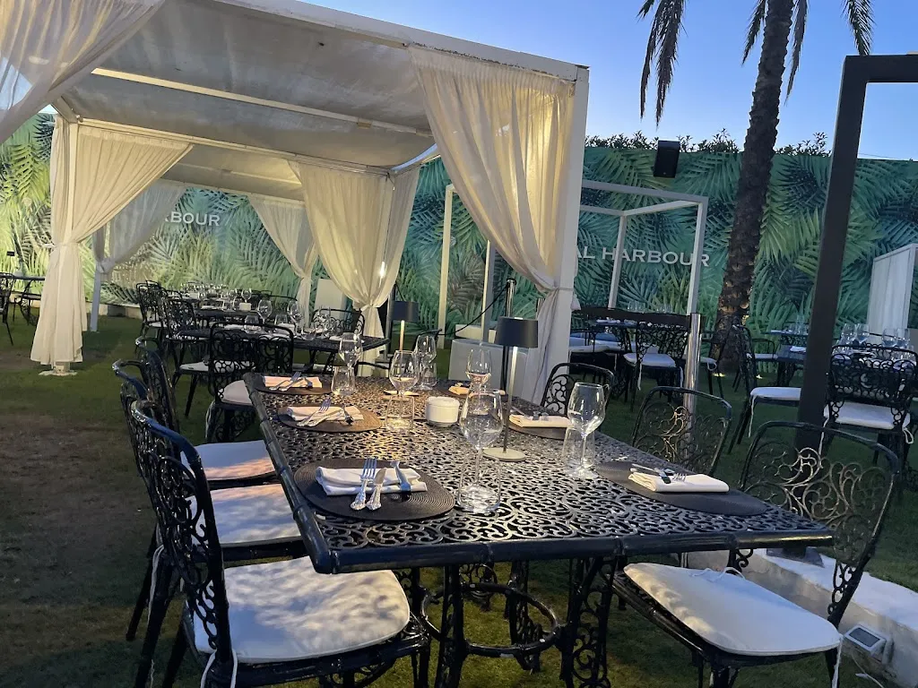 Bal Harbour Restaurant Entertainment restaurant in San Teodoro