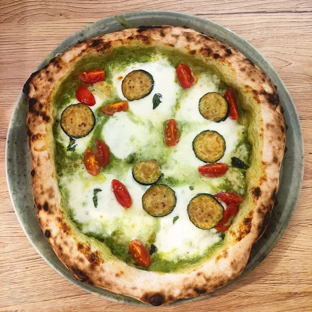 Fan-Q Pizzeria_Ginosa_slider_image_3