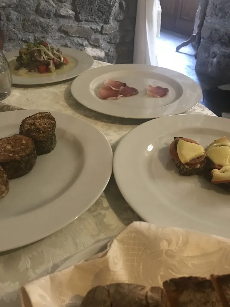 mariana rodrigues_Sas Benas_Santu Lussurgiu_review