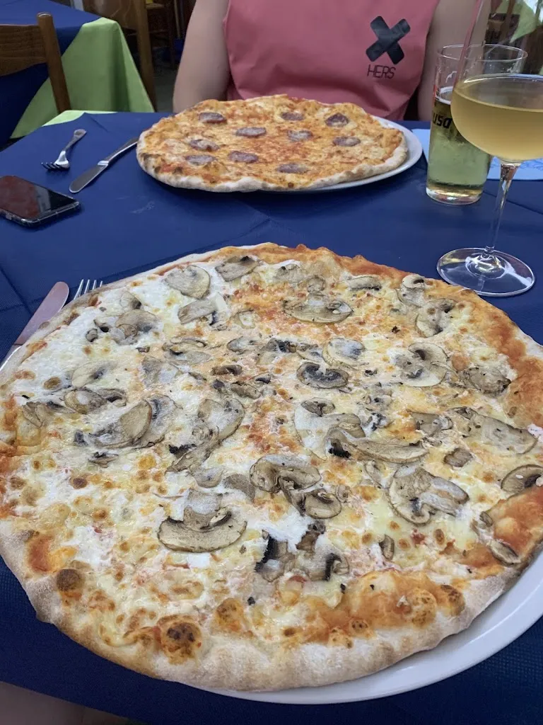 Xintia Dong_Pizzeria Bisteccheria da Alessandro_Sarroch_review