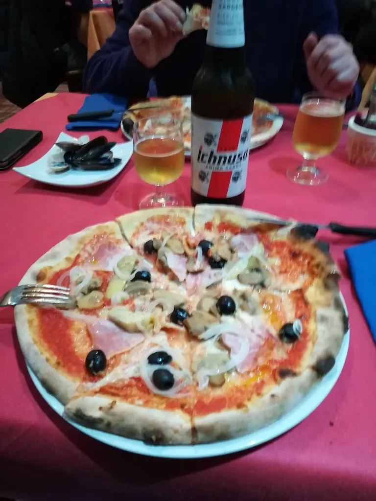 Small authentic restaurant_Scano di Montiferro_slider_image_3