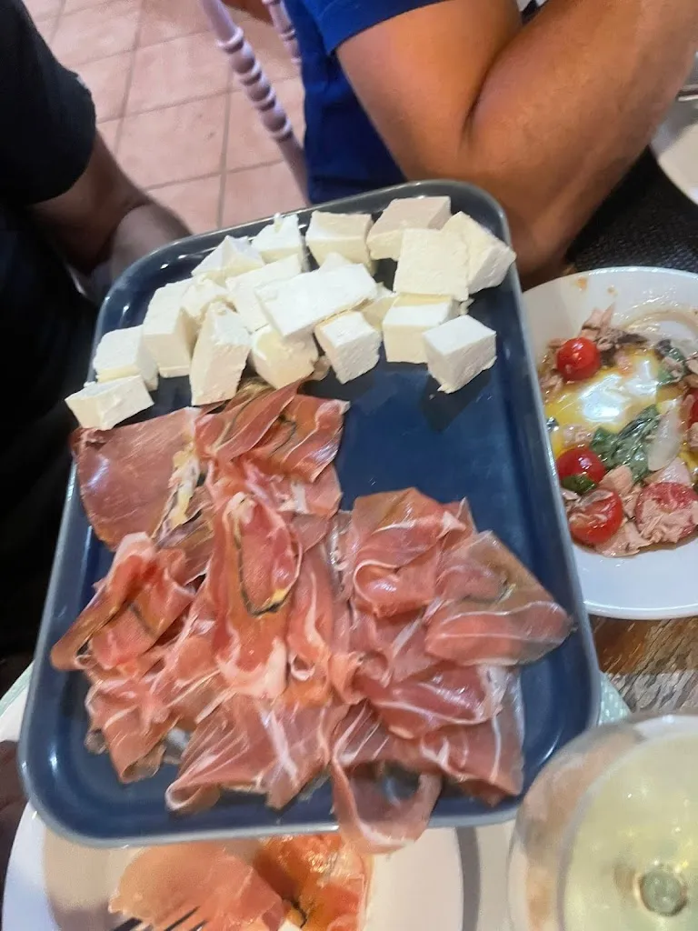 chiara cocco_Club El Barrio_Serramanna_review