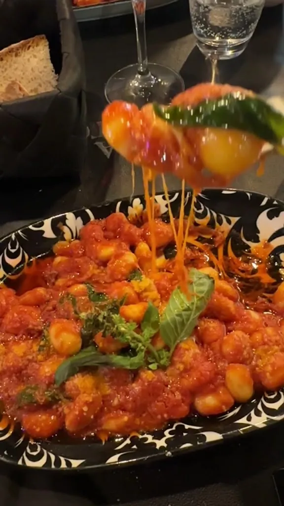 Maria Abreu_La Locanda Del Gusto - Sorrento Restaurant_Serrenti_recensione