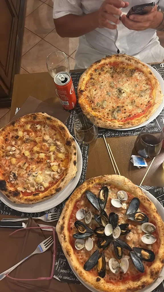 Cynthia Romero_Pizzeria Is Grazias da Giampa_Solarussa_review