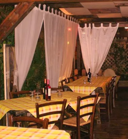 Trattoria Il Palazzo Di Antonaci Andrea restaurant in Giuggianello