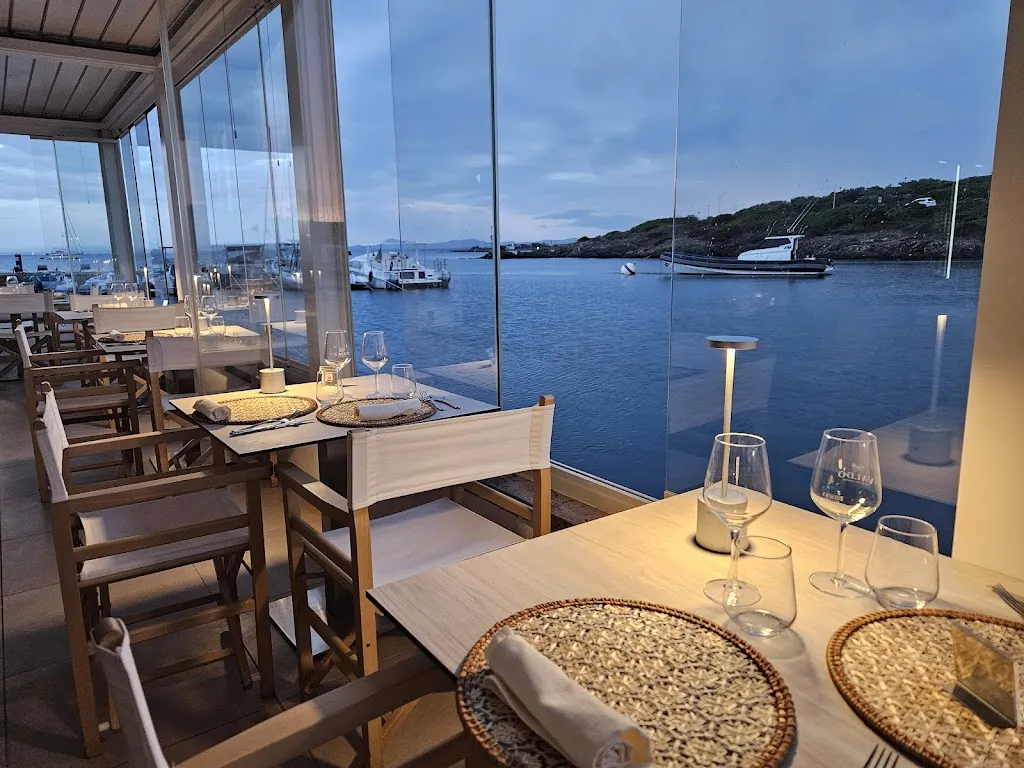 La Darsena Stintino Ristorante e Sushi restaurant in Stintino