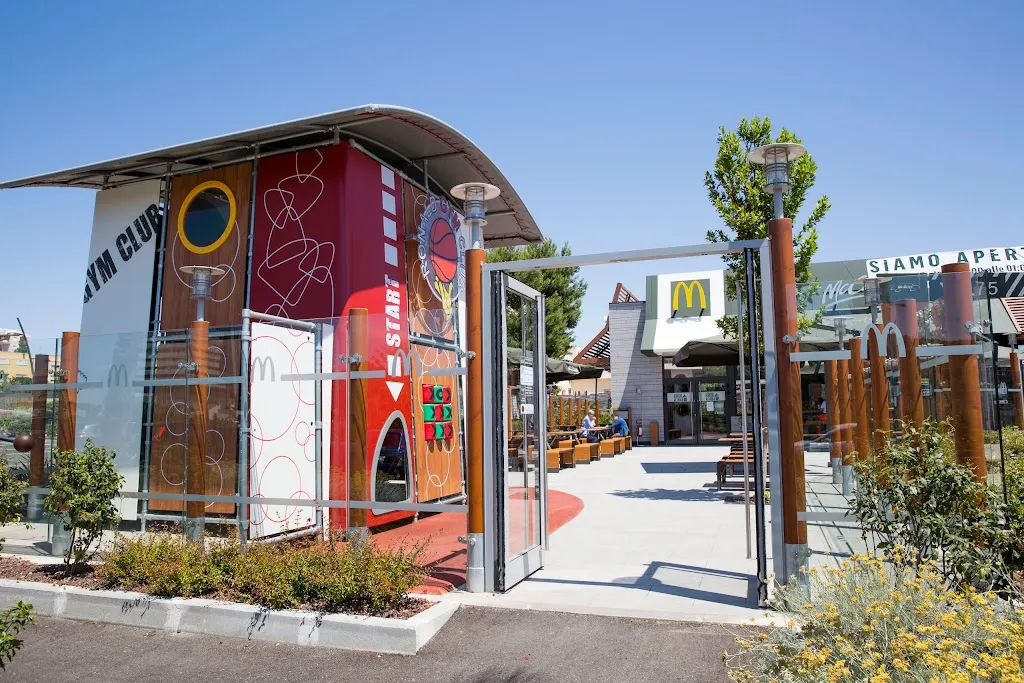 McDonald's Cagliari Peretti_Su Planu_slider_image_3