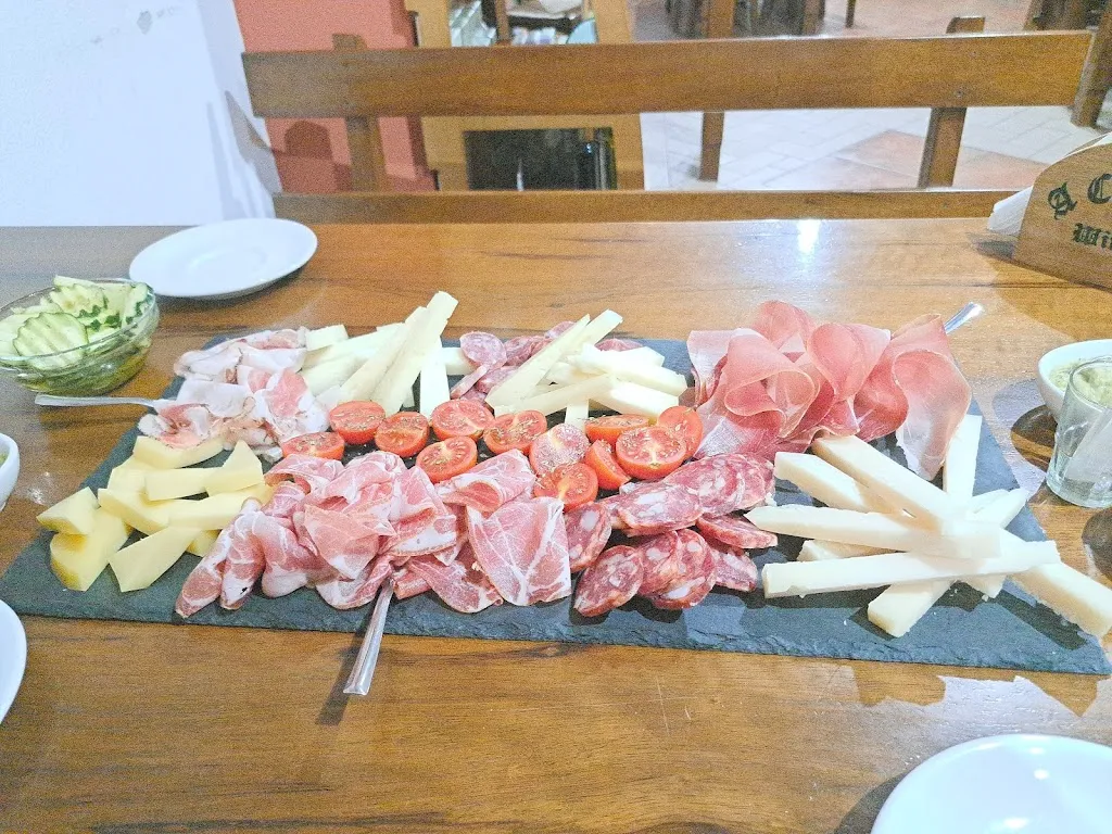 Gianluca Russo_A Casa Mia Wine Bar_Tinnura_review