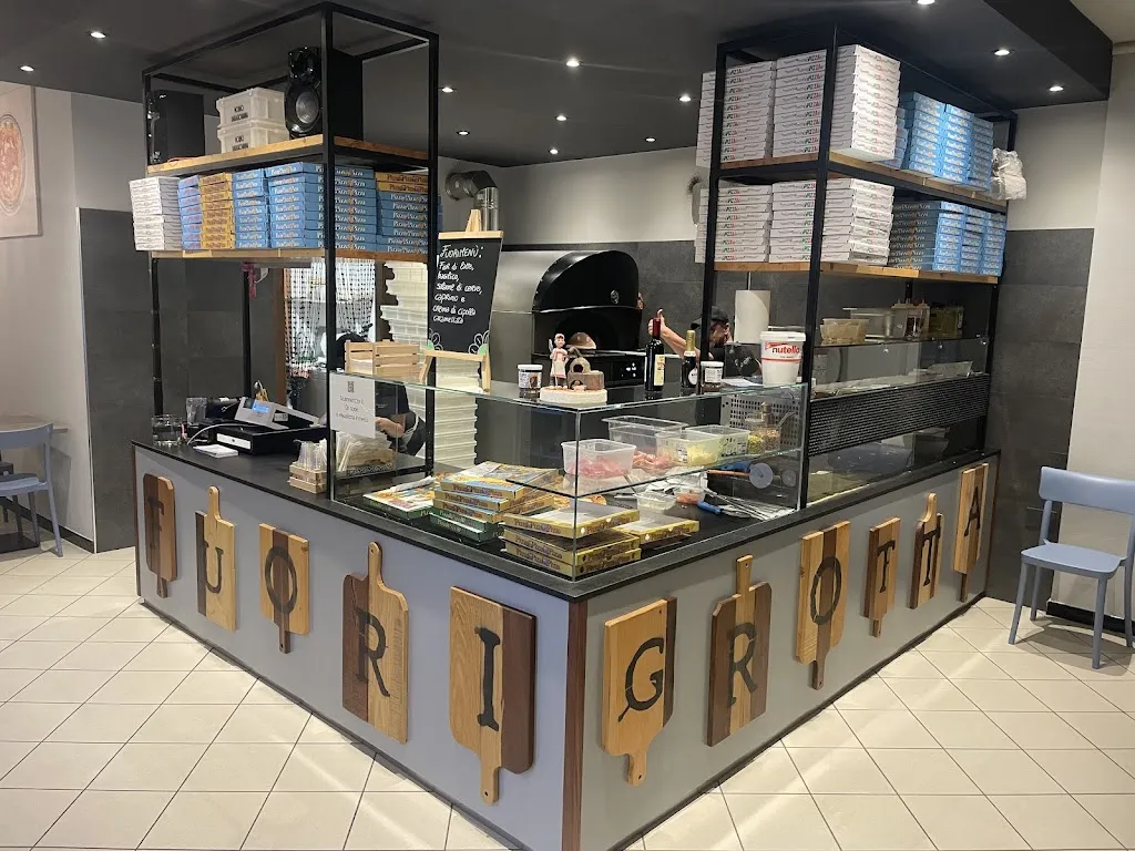 Fuorigrotta Pizzeria restaurant in Sestu