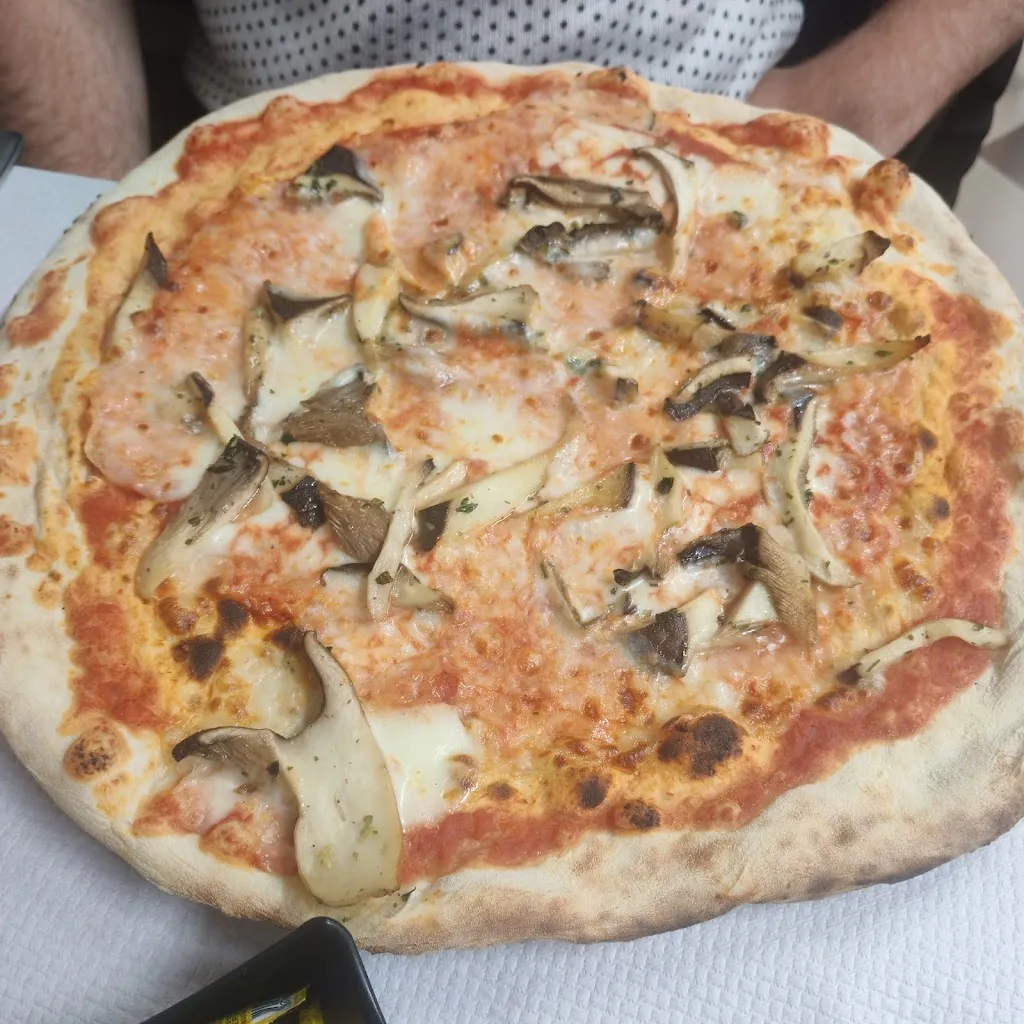 Christian M4ORI_Pizzeria Bisteccheria Michelangelo_Sestu_review
