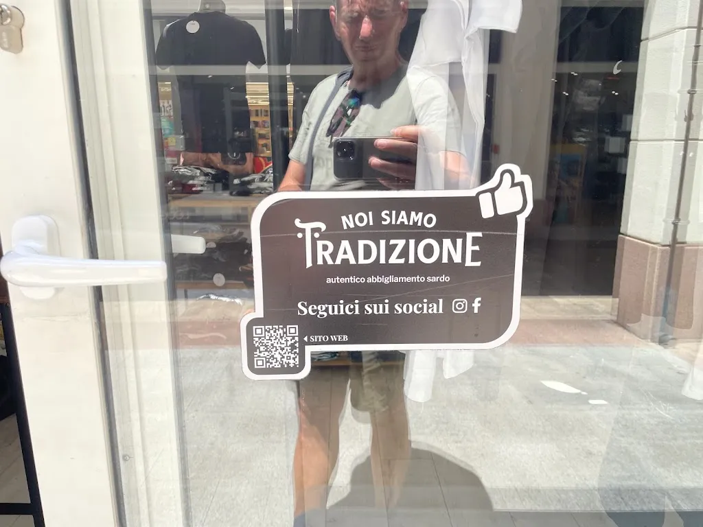 Barnabás Bitter_Centro Commerciale La Corte del Sole - Sardinia Outlet_Sestu_Bewertung