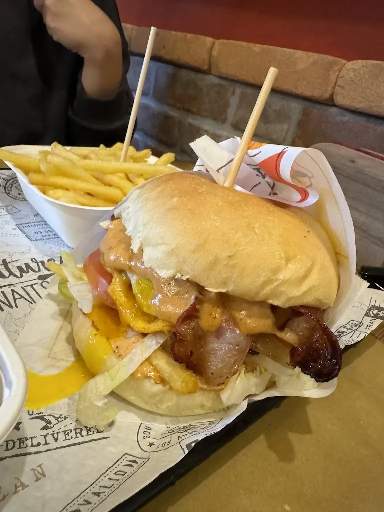 Scott Landon_Da Peppe Burgers & Pizza_Torpè_review