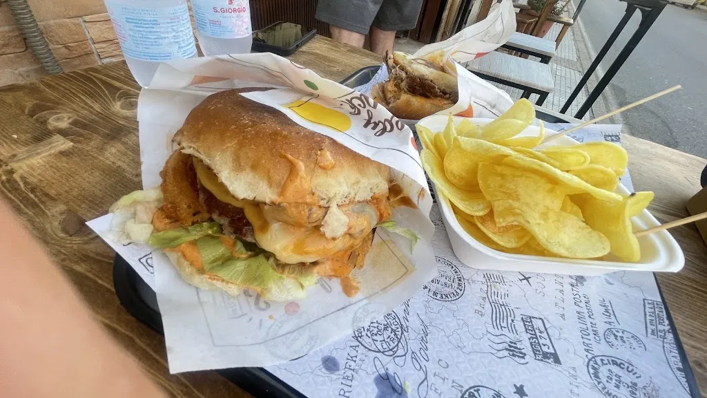 Hadeel_Da Peppe Burgers & Pizza_Torpè_review