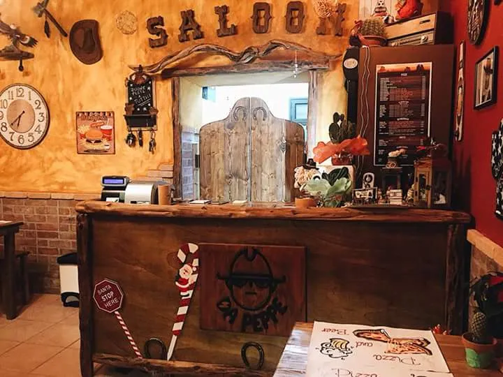 Da Peppe Burgers & Pizza restaurant in Torpè