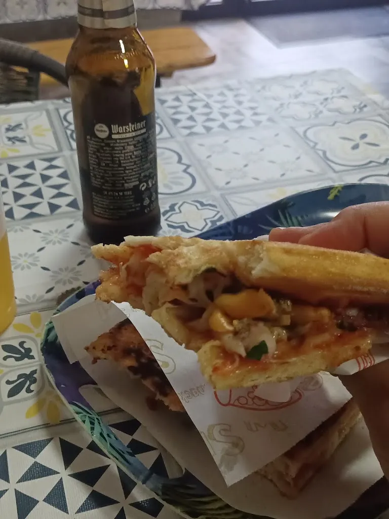 Jonathan Lecis_Pizzainpiazza di Ale&Ale_Tramatza_review