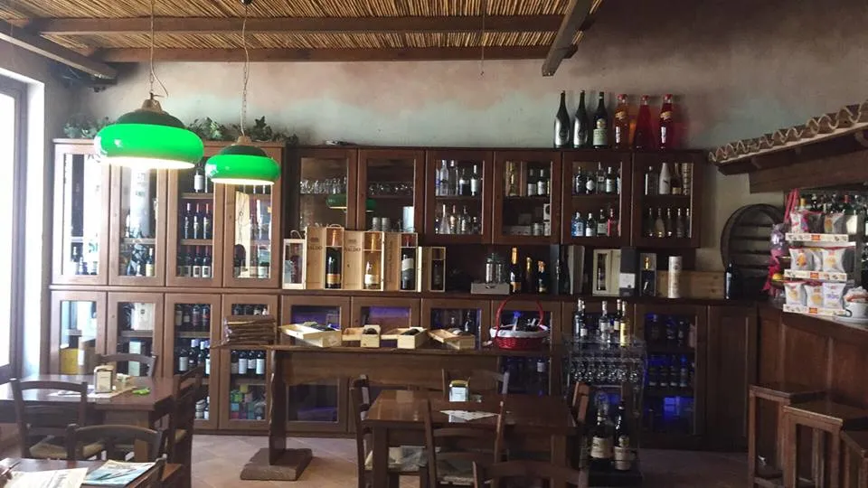 Capolinea Music Pub restaurant in Trinità d'Agultu