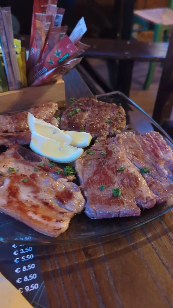 Caledonia Pub_Triei_slider_image_2