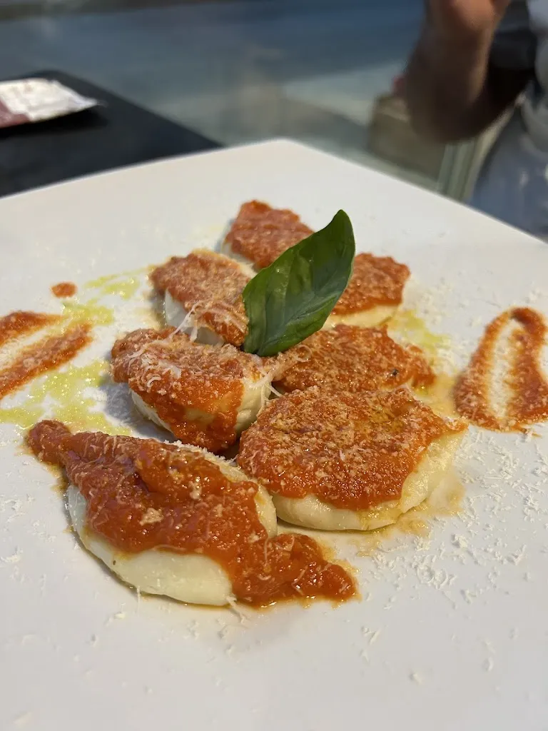 alex mirkova_Pizzeria Eliseo_Triei_recensione