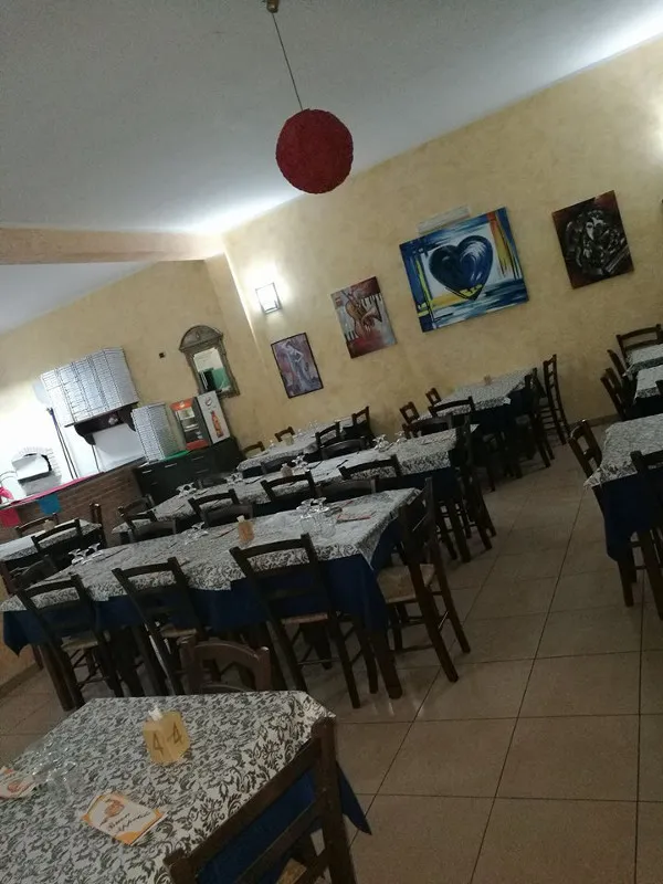 Bar Queen restaurant in Usellus