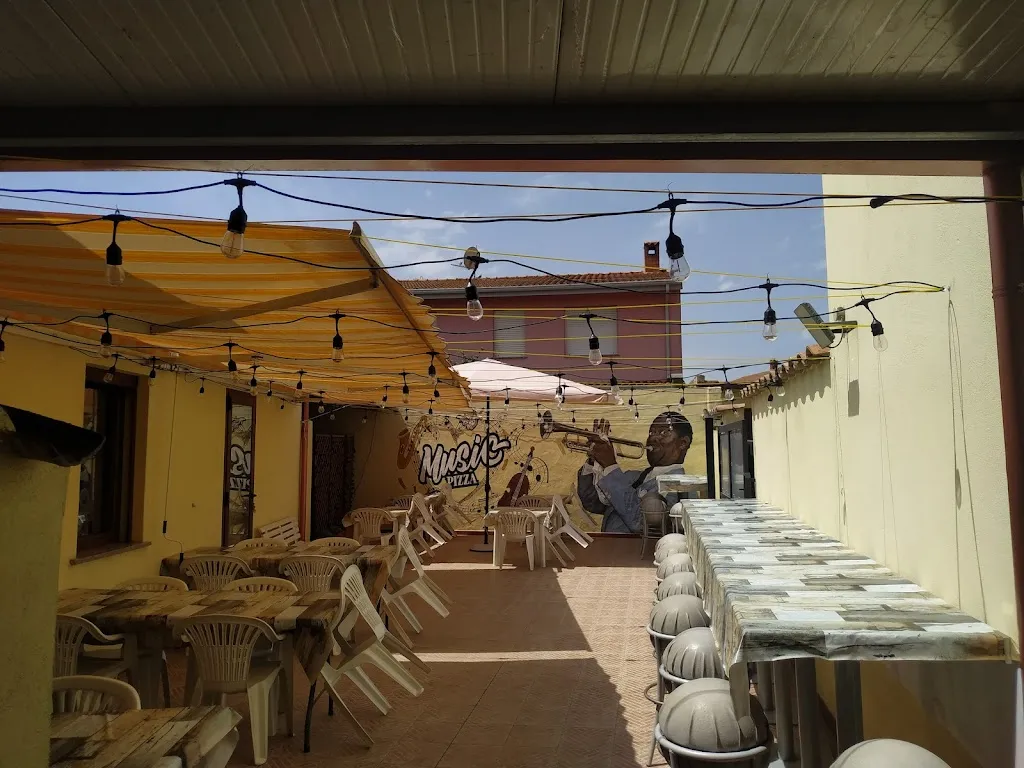 Music Pizza restaurant in Vallermosa