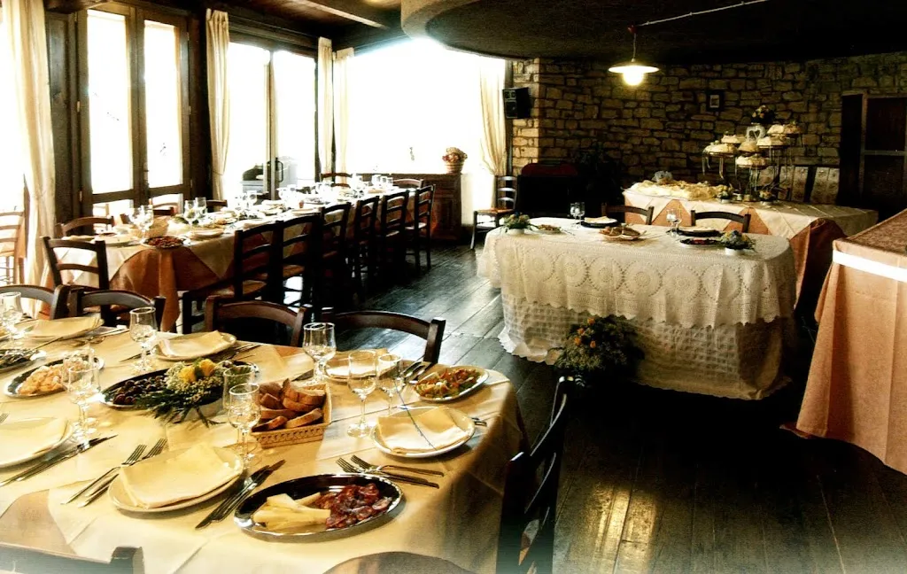 Ristorante Pizzeria Le Strutture restaurant in Villanovaforru